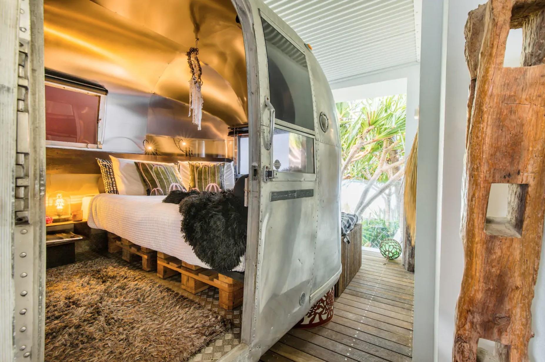 romantic airbnb qld